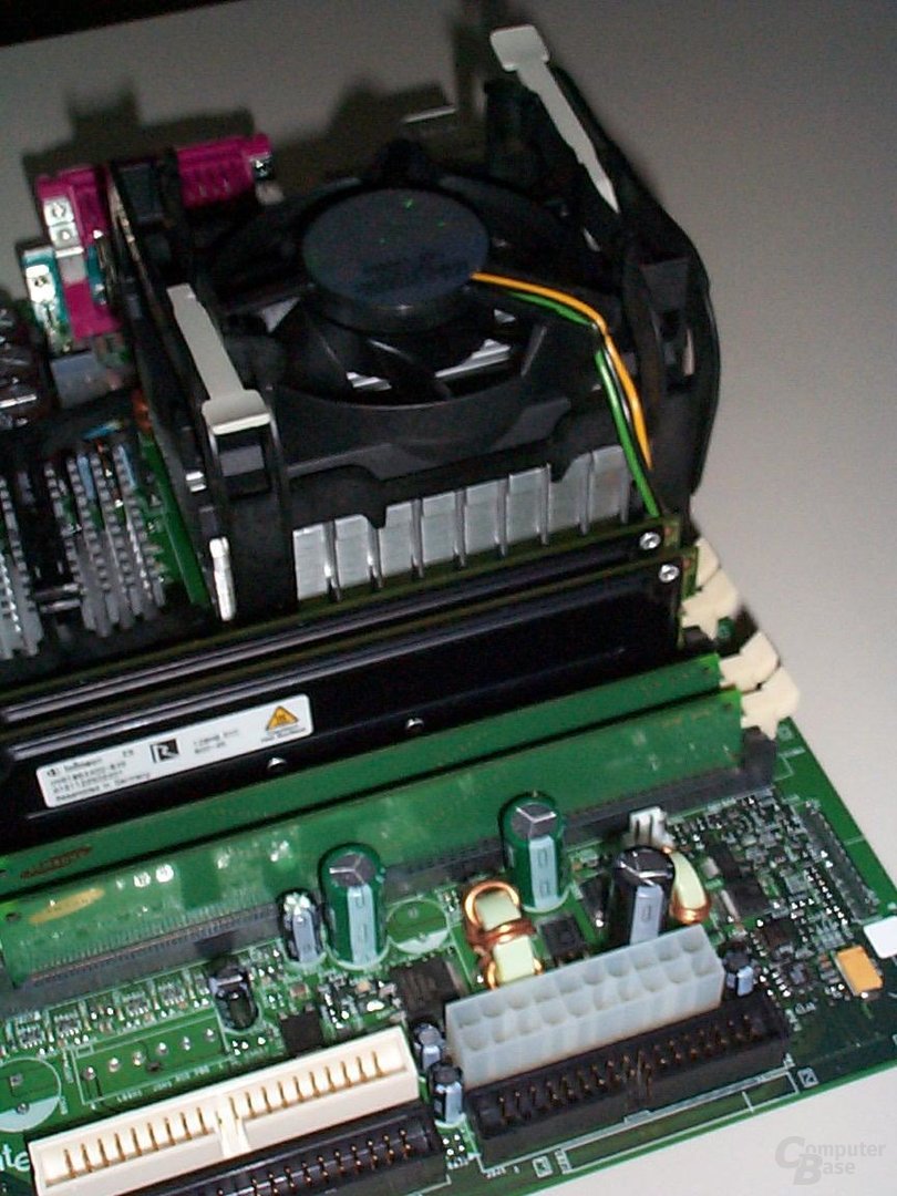 Pentium 4 Kühler mit eingebautem Rambus