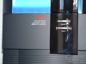 Detail: "Power- und Resetschalter"