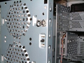 Detail: "Gehäuse offen" Schalter