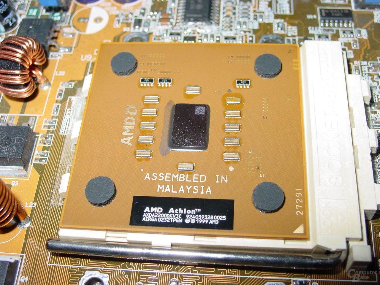 AMD Athlon XP  2200+ mitThoroughbred Kern im Sockel