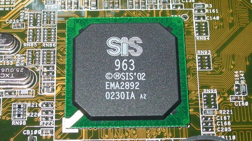 Asus P4S8X im Test: DDR400 und SiS963-Southbridge mit vielen Features