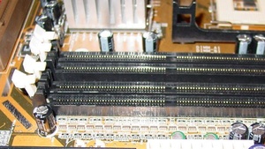 Asus P4G8X Deluxe mit E7205 im Test: Dual-Channel DDR-SDRAM für Pentium 4