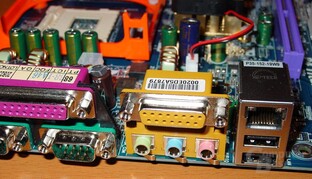 GA-8PE667 Ultra 2 - Anschlüsse Sound