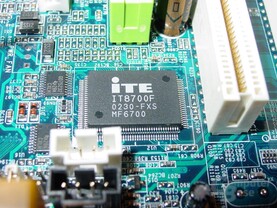 Gigabyte - GA-8SG667 - ITE
