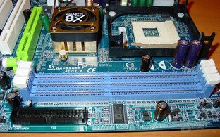 Gigabyte - GA-8SG667 - RAM-Steckplätze