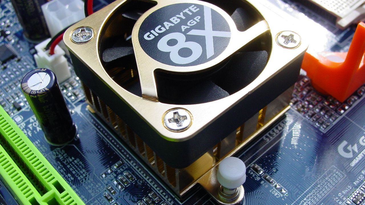 Gigabyte GA-8S648FX im Test: SiS648FX mit FSB800 gegen i845PE