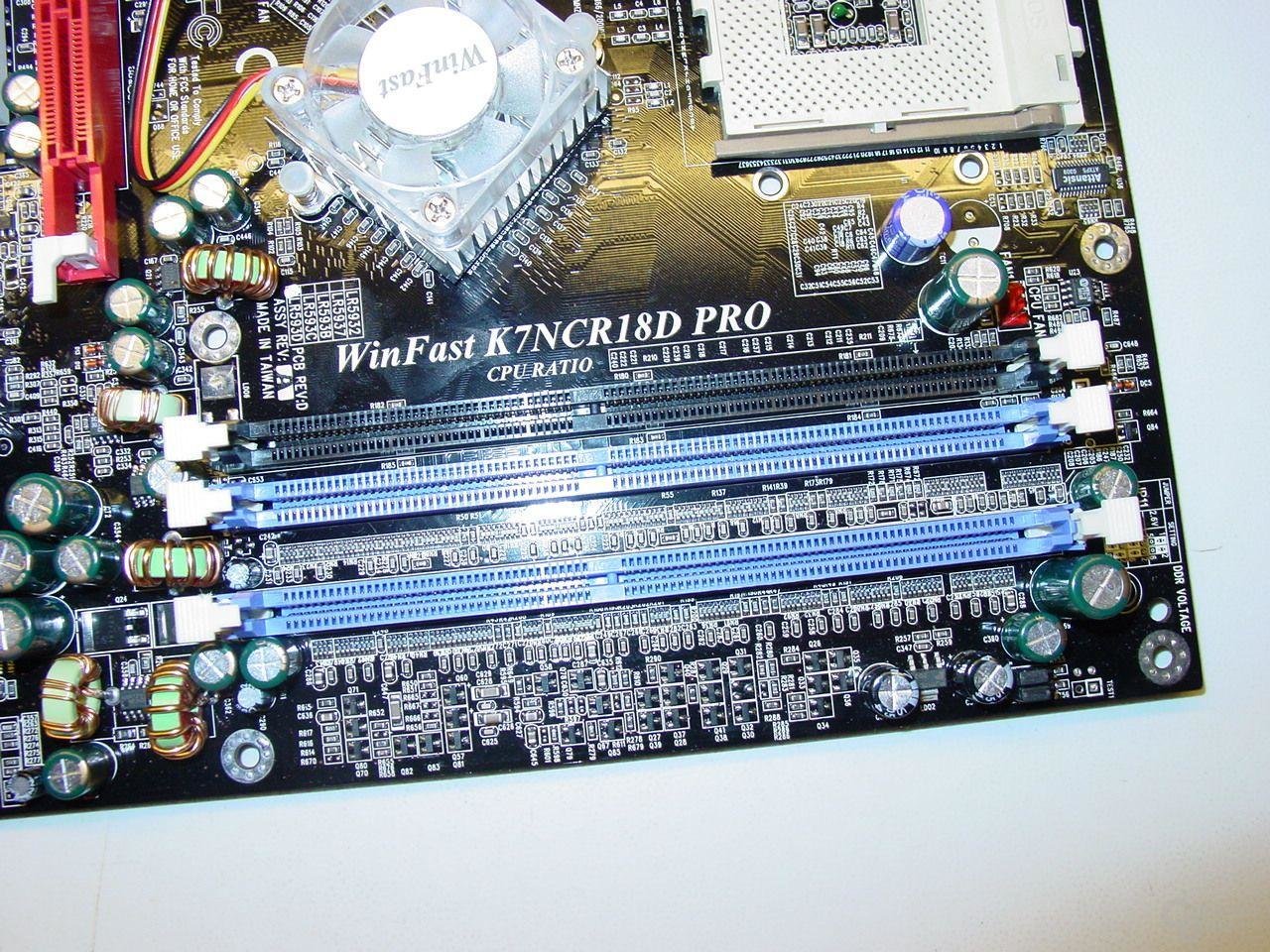 Leadtek K7NCR18D DIMM-Slots