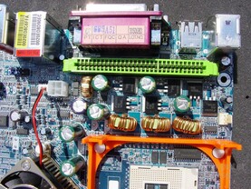 Gigabyte GA-8PENXP Slot für das DSP2 Modul