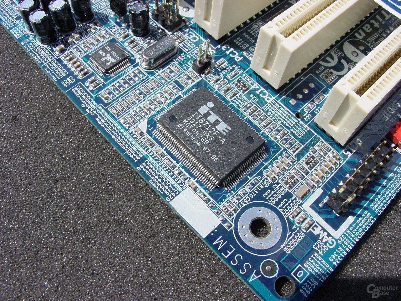 Gigabyte GA-8PENXP mit iTE Super I/O Chip