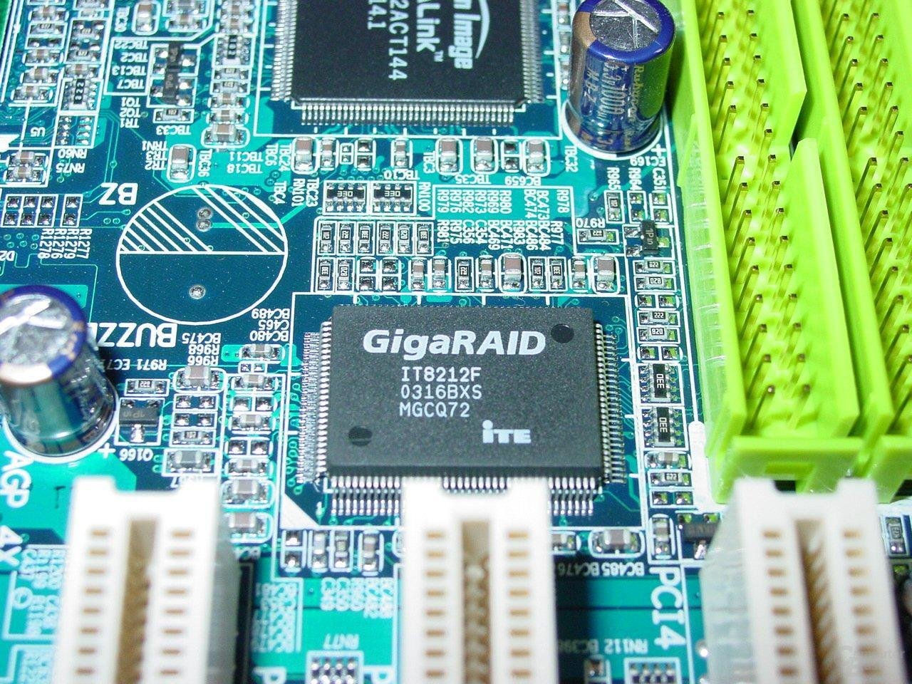 Gigabyte GA-8KNXP - GigaRAID