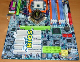 Gigabyte GA-8KNXP - Mainboard - 2