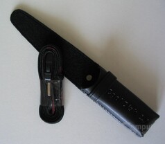 Ledertasche mit eingepackter Kordel