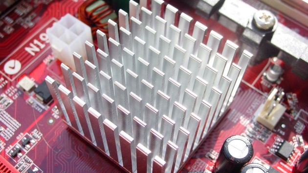 Mainboards für Sockel 754 im Test: MSI K8T Neo-FIS2R vs. Shuttle AN50R