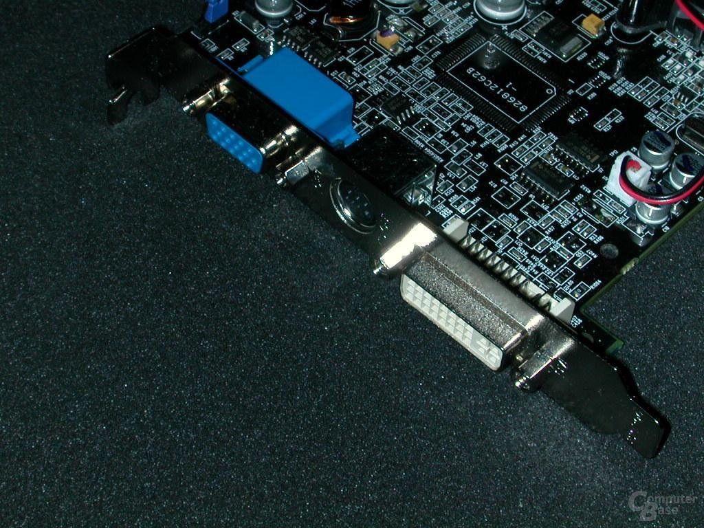 Sapphire Atlantis Radeon 9600 XT Fireblade Edition