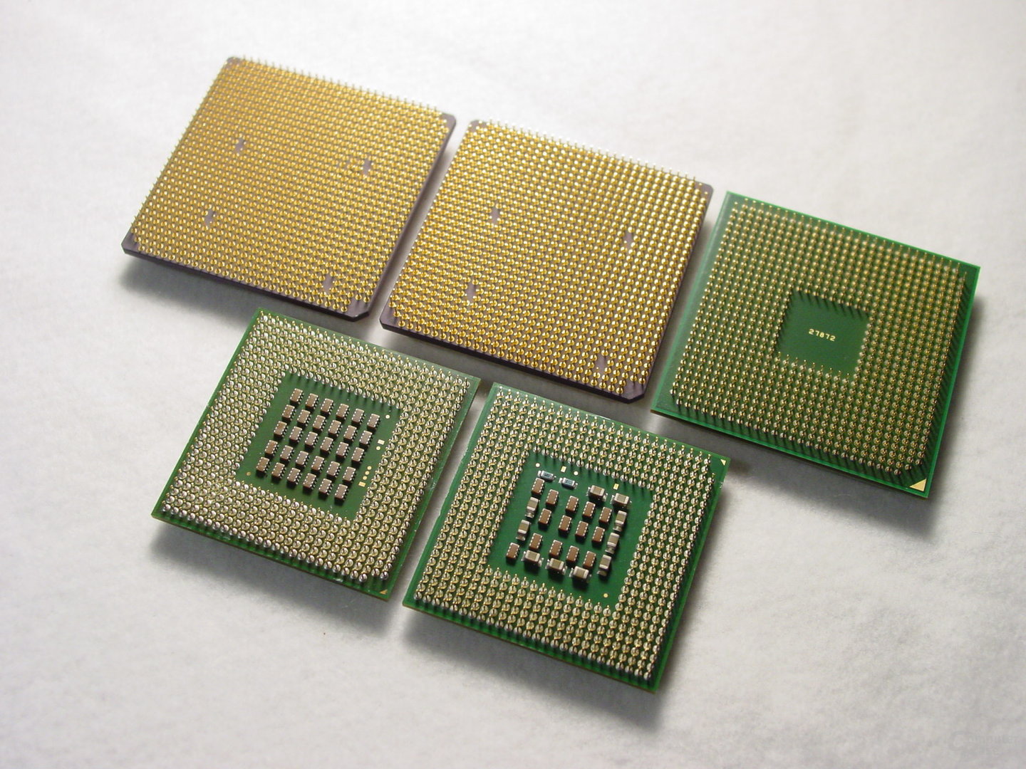 v.l.n.r.: Athlon 64 FX-53, Athlon 64 FX-51, Athlon 64 3400+, Pentium 4 Extreme Edition 3,4 GHz, Pentium 4 3,2E GHz