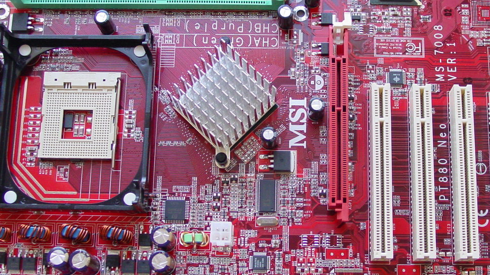 MSI PT880 Neo-LSR im Test: VIAs Angriff auf die Chipsatz-Krone?