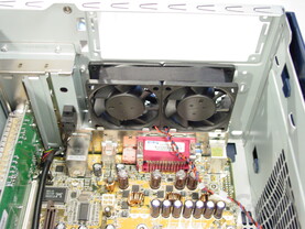 Asus S-presso S1-P111 Deluxe - Installation - Gehäuselüfter an der Rückseite des Barebones