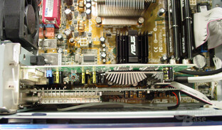 Asus S-presso S1-P111 Deluxe - Installation - TV-Karte und Radeon 9600