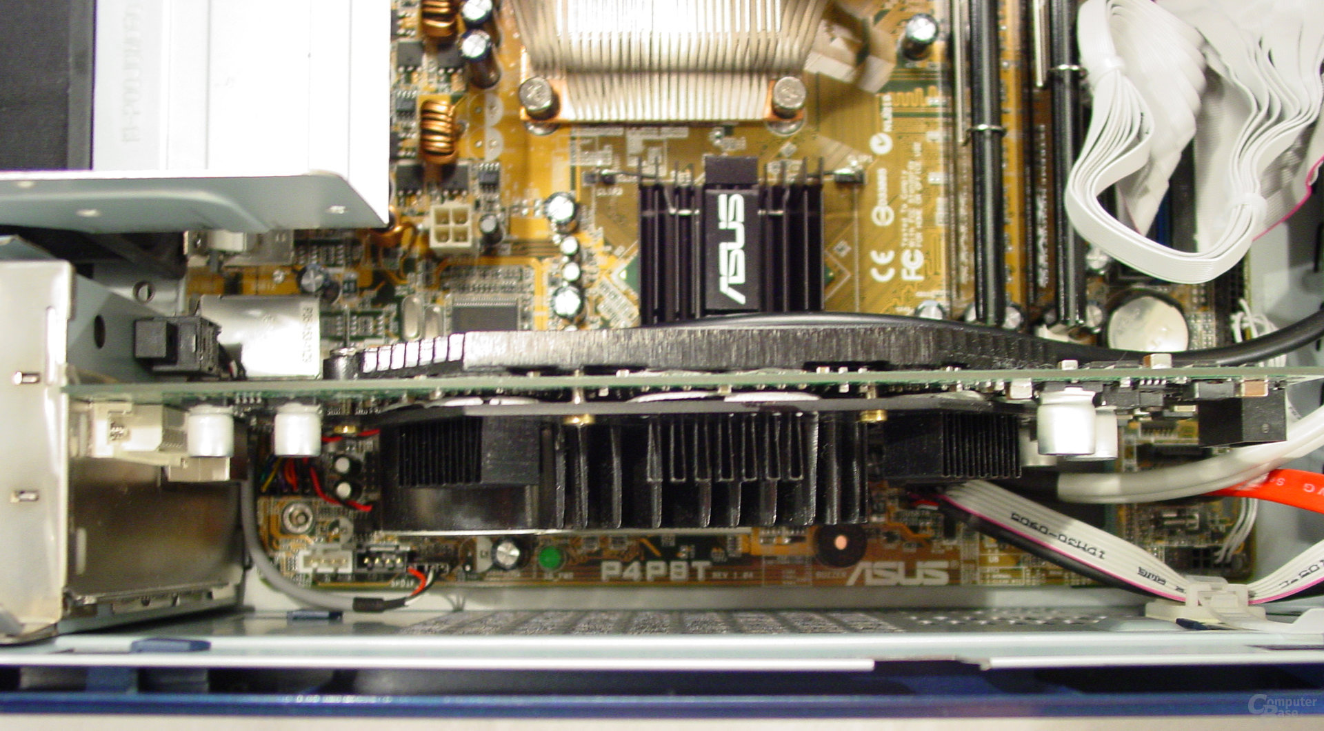 Asus S-presso S1-P111 Deluxe - Inkompatibilität - GeForce FX 5900 Ultra, bei der das Gehäuse nicht mehr geschlossen werden kann