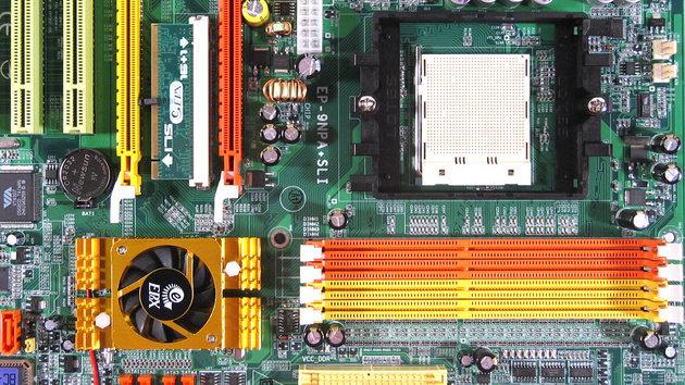 EPoX 9NPA+ und Sapphire PI A9RX480 im Test: Ein Trio für vier Grafikkarten