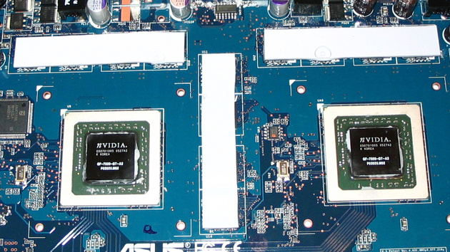 Asus Extreme N7800GT Dual im Test: SLI für High-End-Kunden auf nur einer Grafikkarte