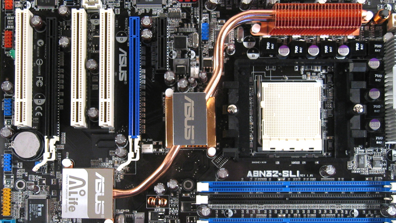 Asus A8N32-SLI Deluxe im Test: Höchstleistung dank nForce 4 SLI X16