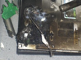 Dies war einmal ein Akku - und ist jetzt Plastikschrott