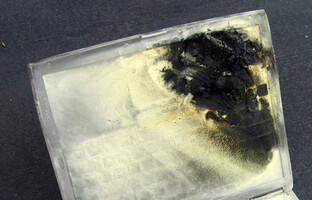 Durch den Brand beschädigtes Display