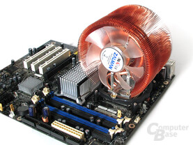 Platzbedarf zw. Mainboard und Gehäuseseite: 150 mm