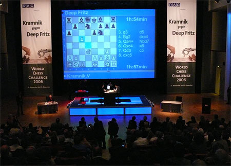 Runde 1: Kramnik gegen Deep Fritz - Quelle: Chessbase.com