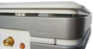 Ezsetup-Knopf und Möglichkeit den Deckel zu öffnen auf der Rückseite