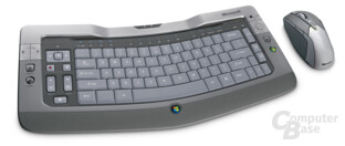 Microsoft Wireless Entertainment Desktop 8000 – ab September 2007 verfügbare Multimedia-Tastatur mit Maus. Preisempfehlung 299,99 Euro. Zum Teil gebürstetes Aluminium, Ladestation für Tastatur, inkl. USB-2.0-Hub. Alle Tasten beleuchtet.