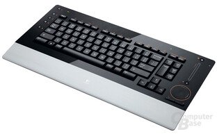 Der Kontrahent: Logitech diNovo Edge. High-End-Tastatur mit einer Preisempfehlung von 199 Euro. Sondertasten mittels Knopfdruck beleuchtet.