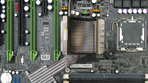 Nvidia nForce 700i im Test: Drei-Wege-SLI und PCIe 2.0