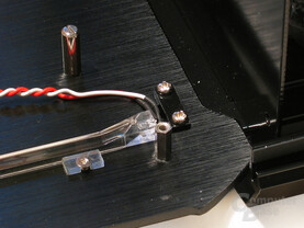 Abstandhalter, Scharnierverschraubung und LED-Fassung der Frontrückseite