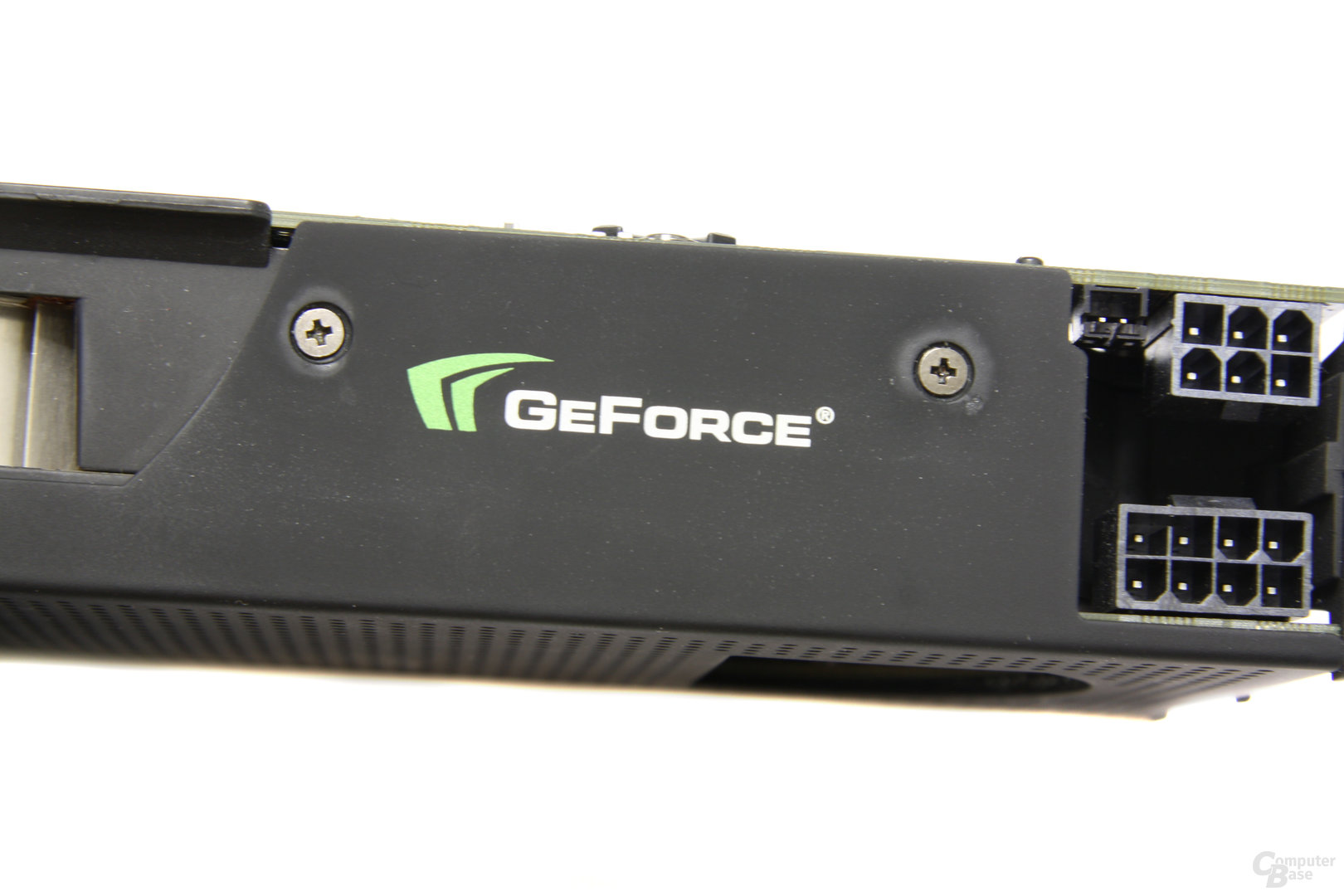 GeForce GTX 295 Stromanschluss