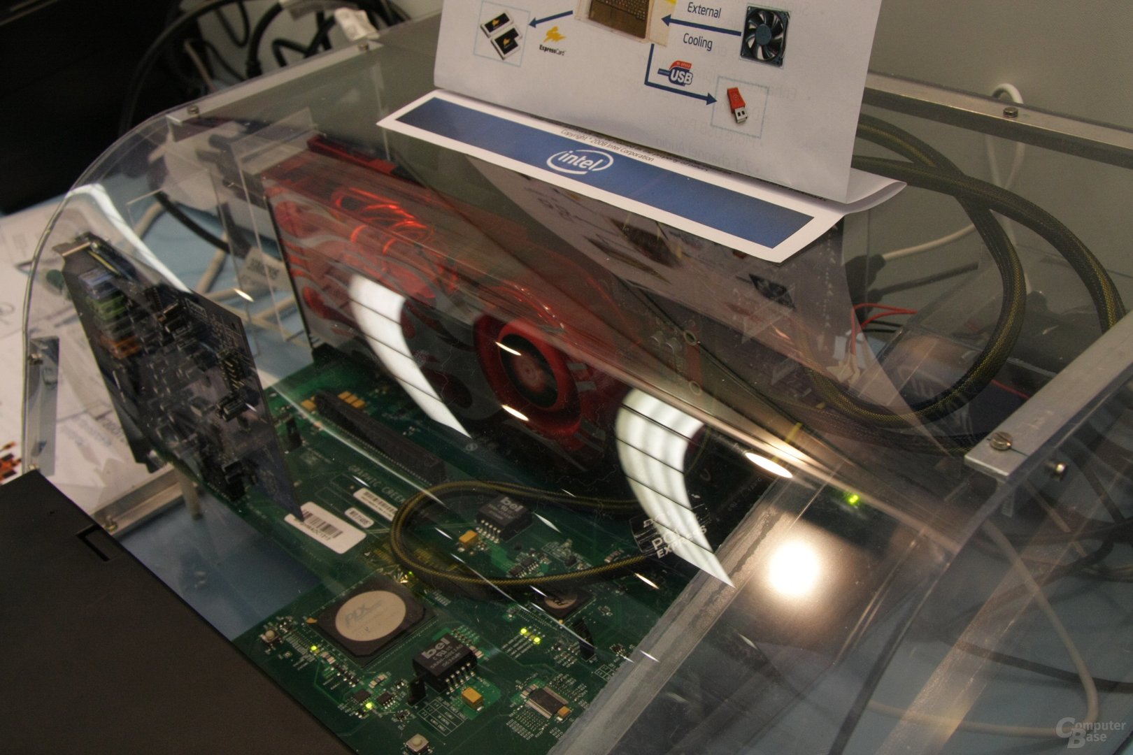 Intel Prototyp: Einheitliche PCI Express Docking-Stationen kommen 2009