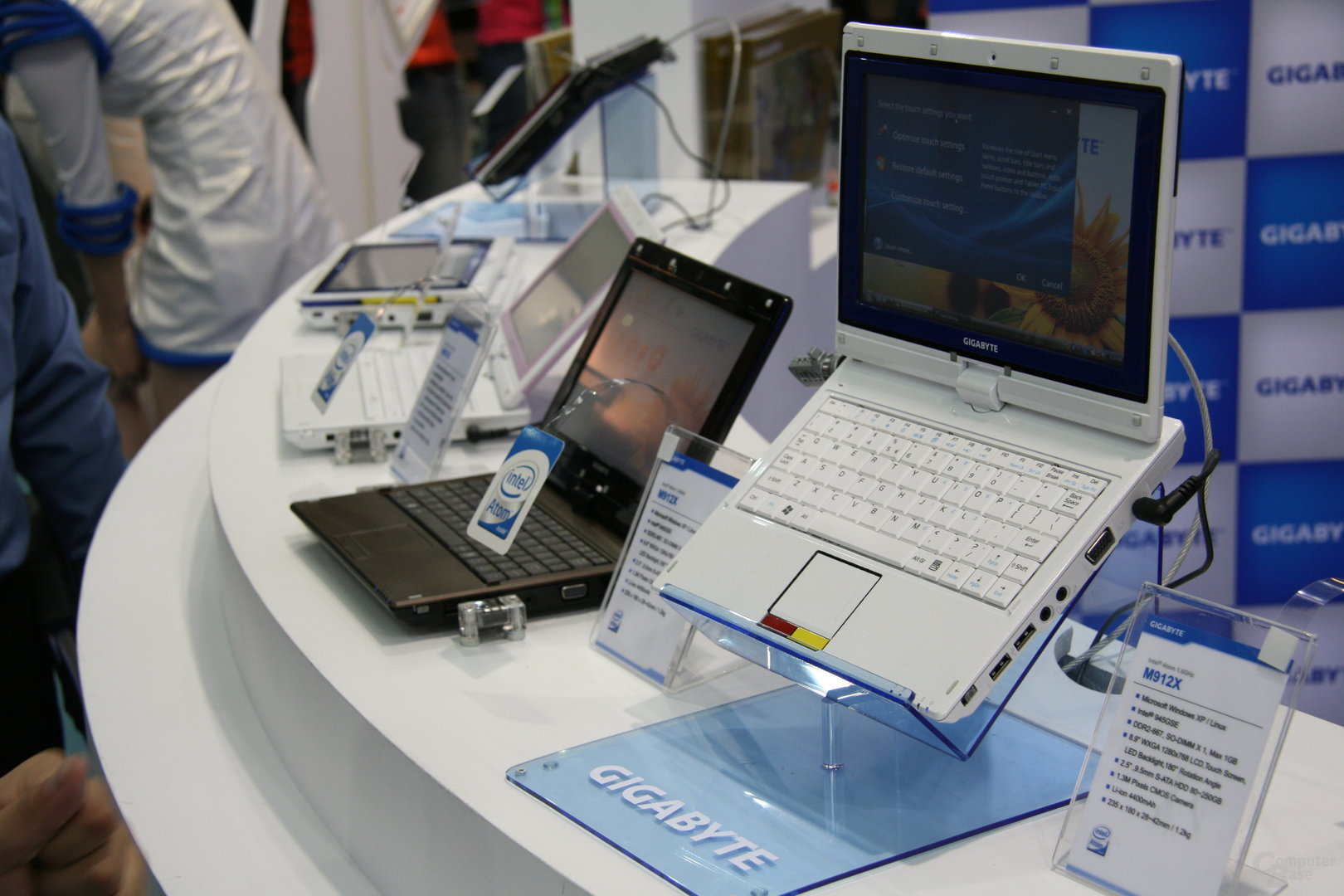 Gigabyte M912: 8,9"-Notebook mit Touchpad