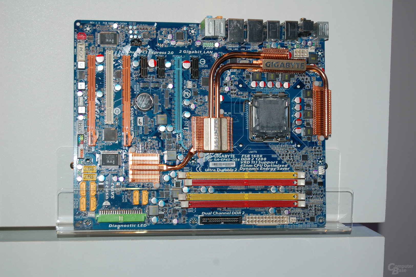 Mainboards mit „Intel Series 4"-Chipsatz
