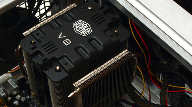 Coolermaster V8 im Test: Achtfach-Heatpipe mit Vierfach-Kühlkörper
