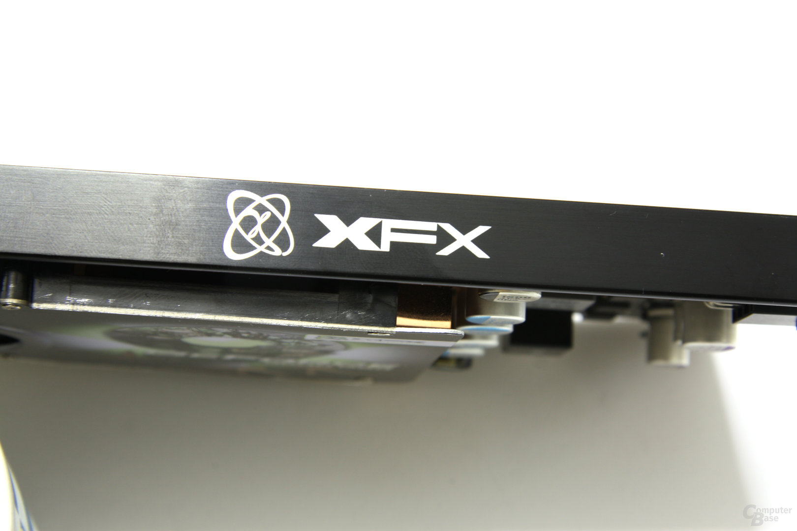 GeForce 9600 GSO 680M XXX XFX-Schriftzug