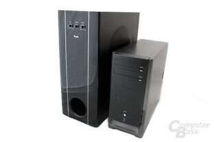 Subwoofer im Größenvergleich mit einem Midi-Tower