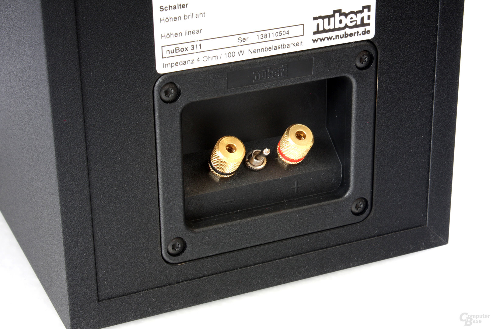 Anschlussterminal der kompakten Nubert-Lautsprecher