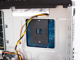 Cooler Master Storm Sniper – Aussparung zur Kühlermontage