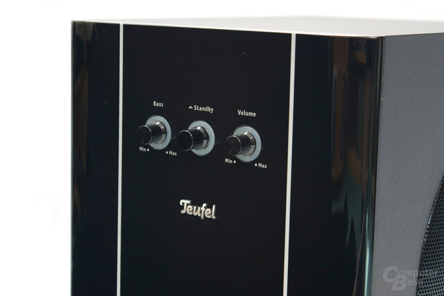 Die Teufel-Systeme lassen sich nur über Drehregler am Subwoofer steuern. Jedwede Fernbedienung fehlt.