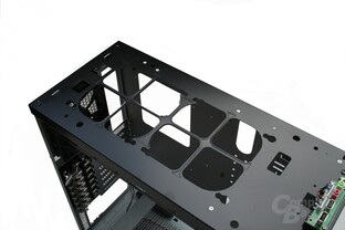 Lancool K58 – Schlauchdurchführung