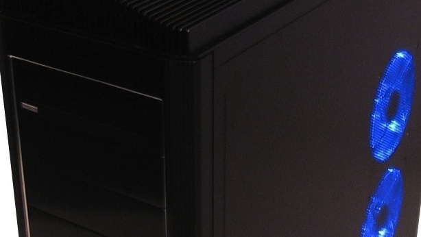 Asus TA-U21 im Test: Sieben Lüfter ab Werk verbaut