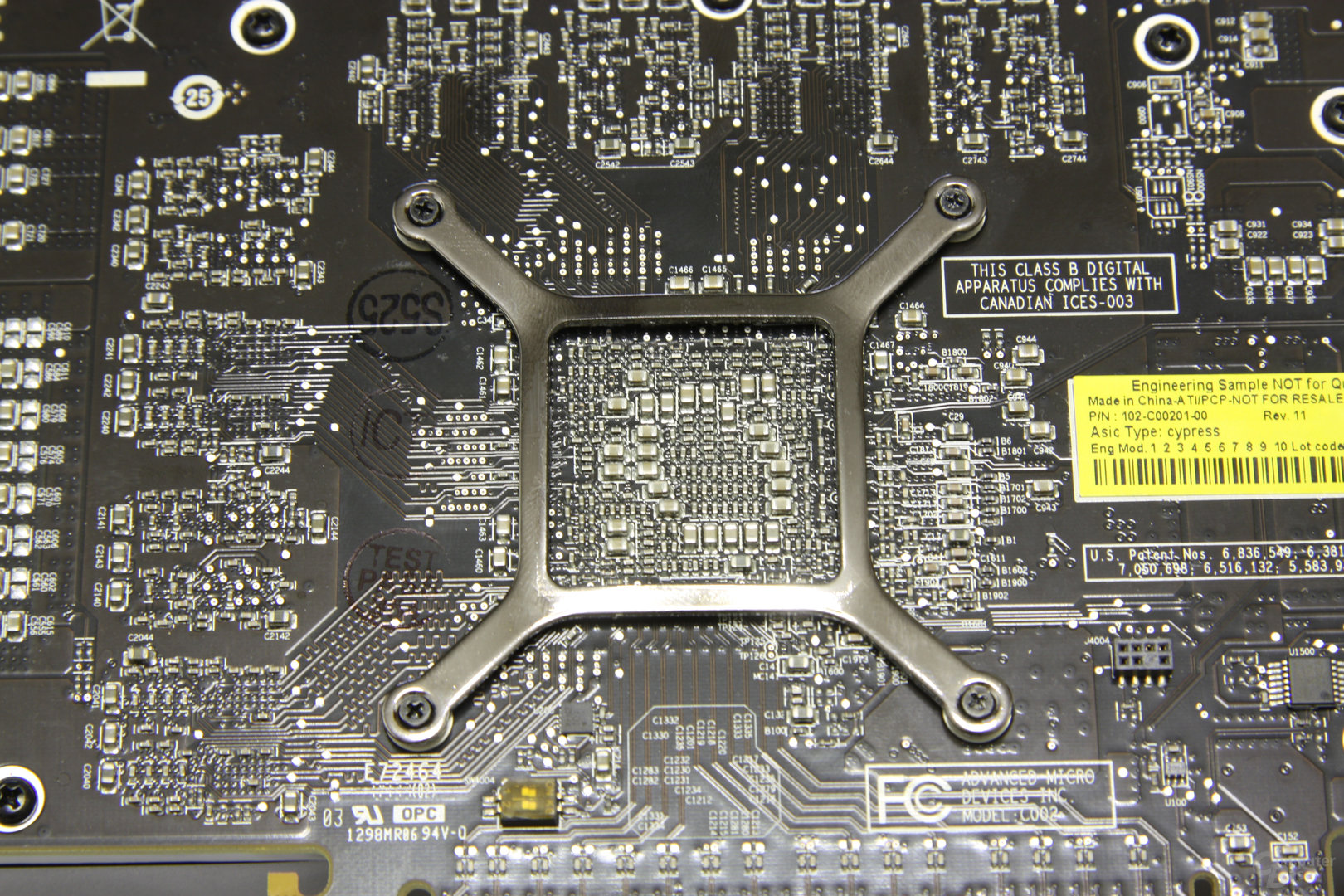 Radeon HD 5850 Chiprückseite