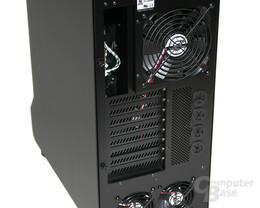 Lian Li TYR Super-Case PC-X2000BW – Schlauchdurchführung