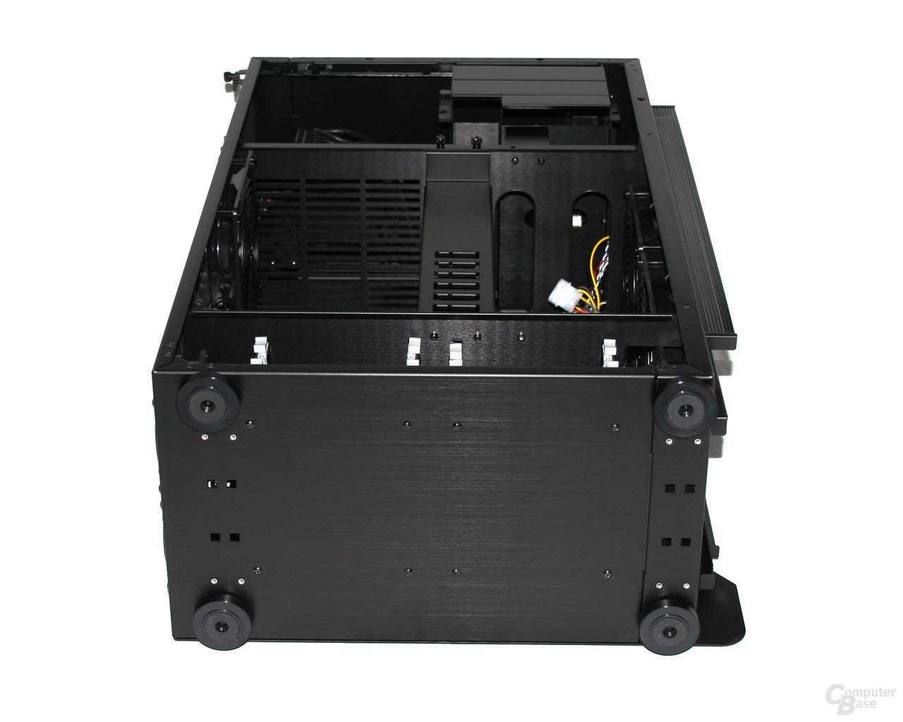 Lian Li TYR Super-Case PC-X2000BW – Unterseite